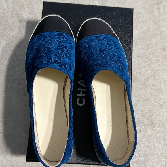 Like New Gorgeous Chanel espadrilles size 7.5 (38 EU) *100% Authentic* - Picture 3 of 11